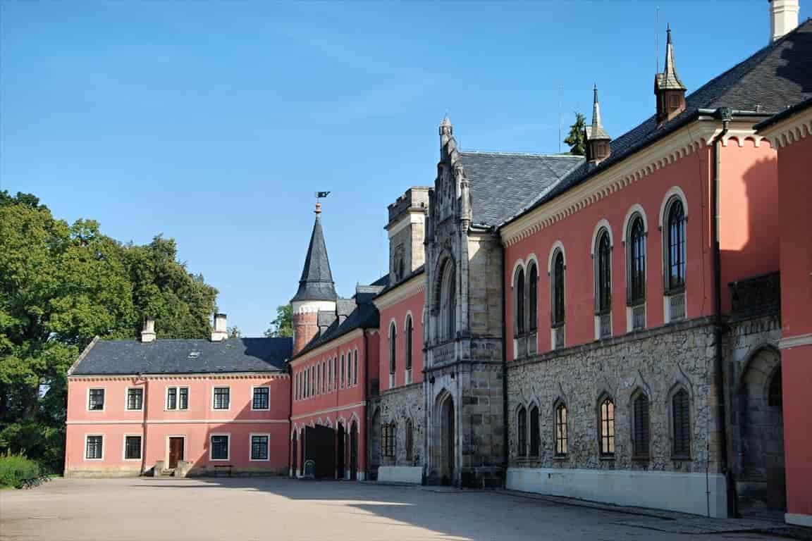 Замок Сихров в Чехии фото