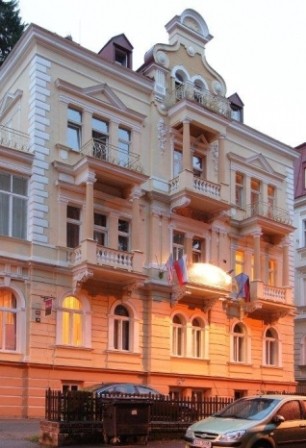 fasad-villa-gloriya Отели в Марианских Лазнях с лечением и бассейном