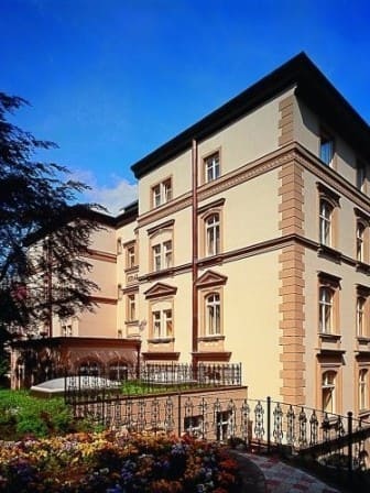 fasad-korolevskaya-villa-bristol-group1 Самые бюджетные санатории и отели в Карловых Варах